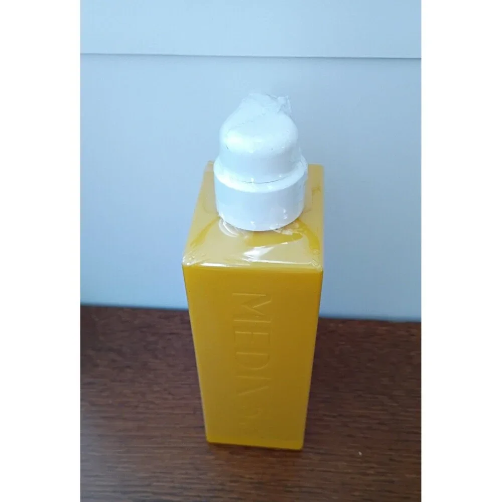 MEDIX 5.5  VITAMIN C + NIACINAMIDE Brightening Radiant Glow BODY WASH 444ml